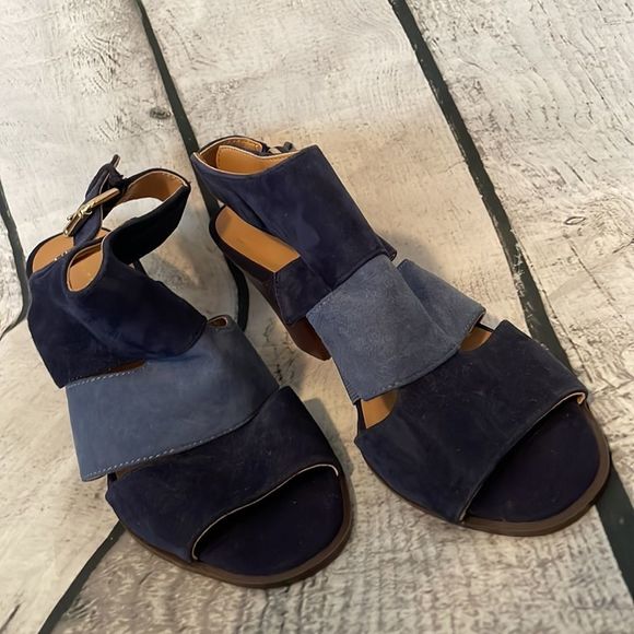 Tommy Hilfiger Navy and Light Blue Heels - Picture 3 of 5